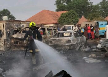 “J’ai mes 2 mains dans le dos pour mettre l’eau de l’abolition sur cette affaire” 