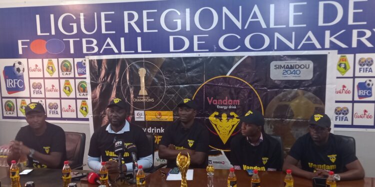 Championnat ligue 1 mars 2025 / meilleur joueur et meilleur entraîneur : des trophées décernés 