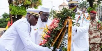 Guinée / 68ème année de l&rsquo;indépendance : le président Mamadi Doumbouya rend hommage aux martyres 